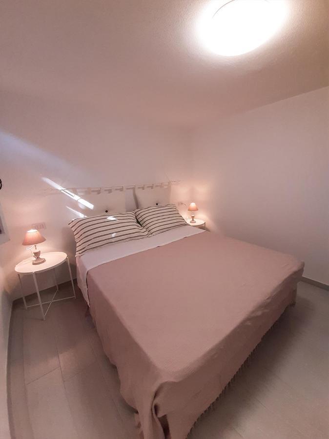 Sun Sea And Relax Villetta A Due Passi Dal Mare Solanas  Εξωτερικό φωτογραφία